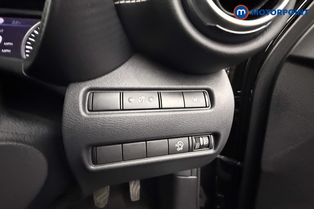 Nissan Juke N-Connecta Manual Petrol SUV - Stock Number (1566136) - 13th supplementary image