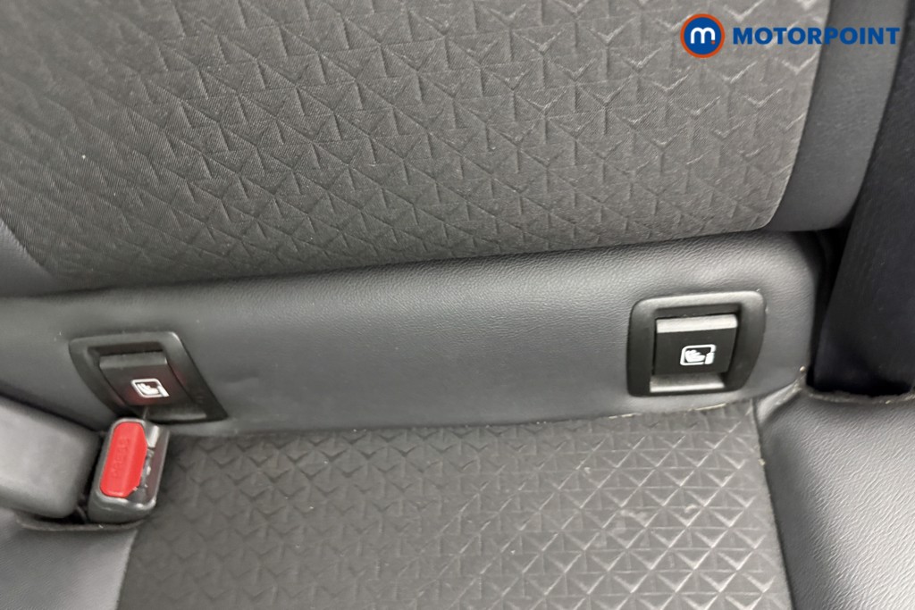 Nissan Juke N-Connecta Manual Petrol SUV - Stock Number (1566136) - 22nd supplementary image