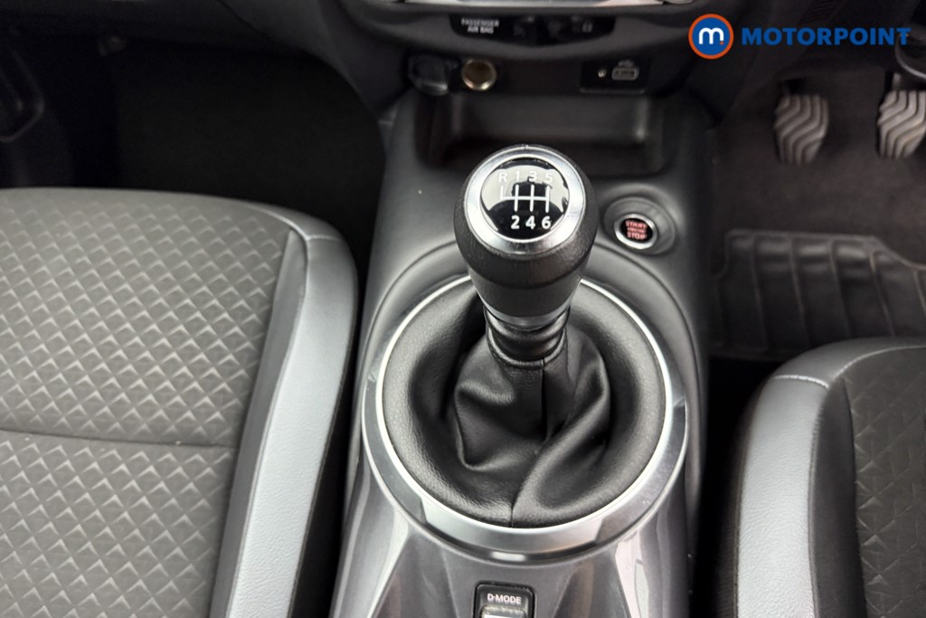 Nissan Juke N-Connecta Manual Petrol SUV - Stock Number (1566139) - 12th supplementary image