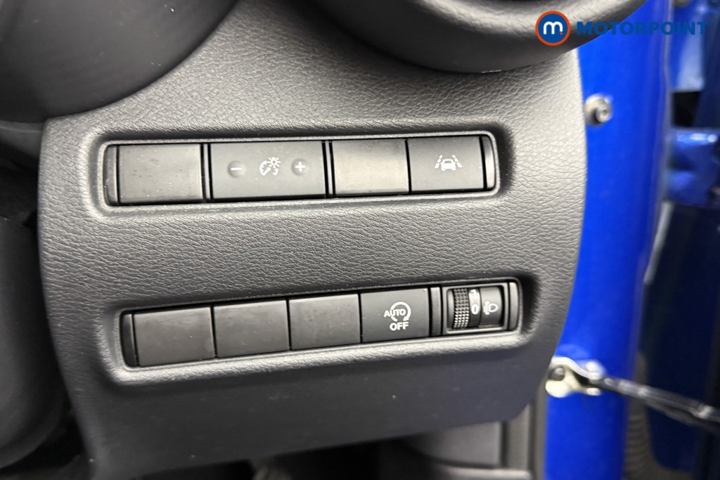 Nissan Juke N-Connecta Manual Petrol SUV - Stock Number (1566139) - 15th supplementary image