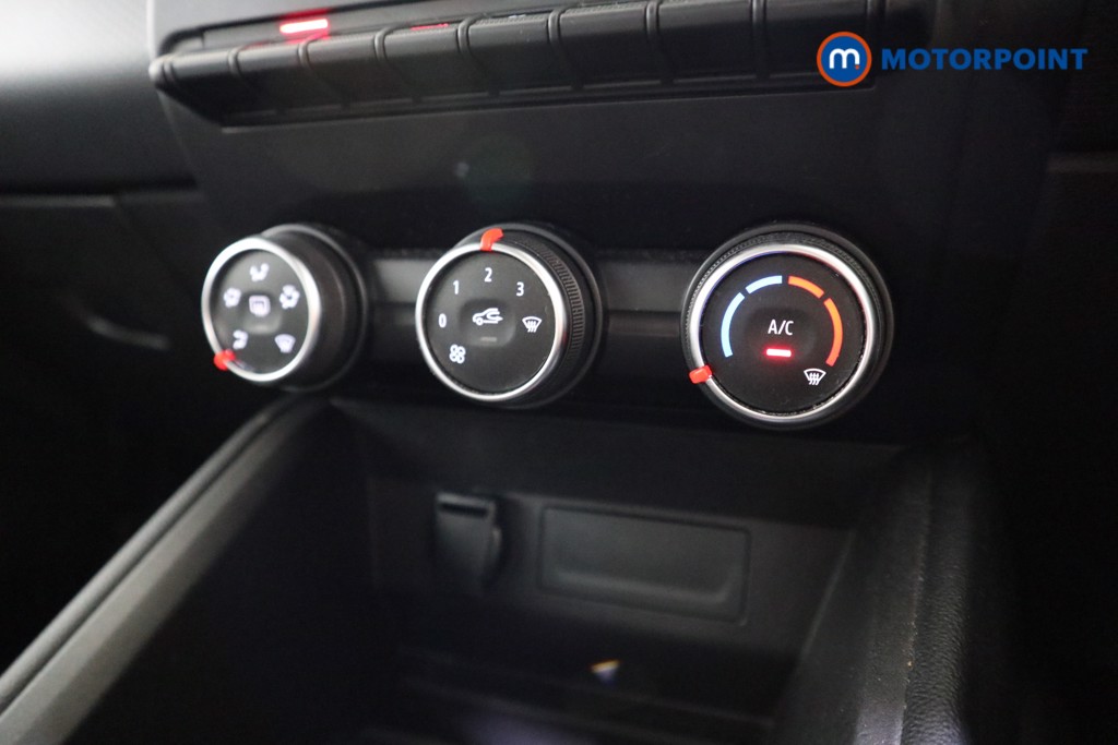 Renault Clio Play Manual Petrol Hatchback - Stock Number (1566798) - 8th supplementary image