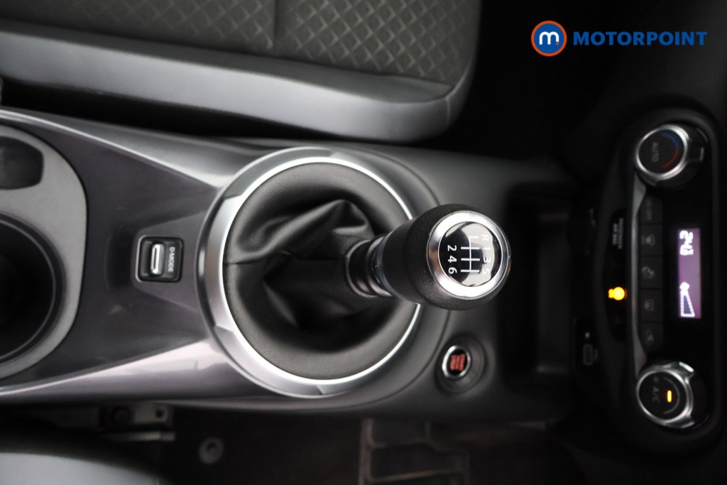 Nissan Juke N-Connecta Manual Petrol SUV - Stock Number (1566913) - 6th supplementary image