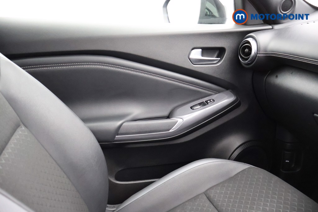 Nissan Juke N-Connecta Manual Petrol SUV - Stock Number (1566913) - 7th supplementary image
