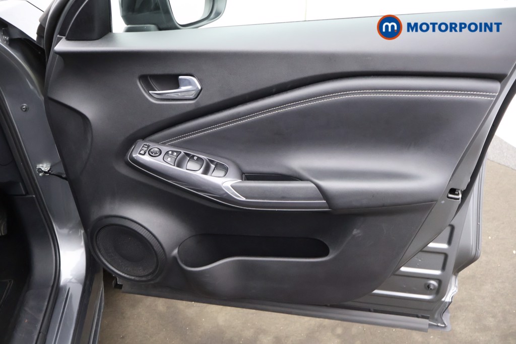 Nissan Juke N-Connecta Manual Petrol SUV - Stock Number (1566916) - 8th supplementary image