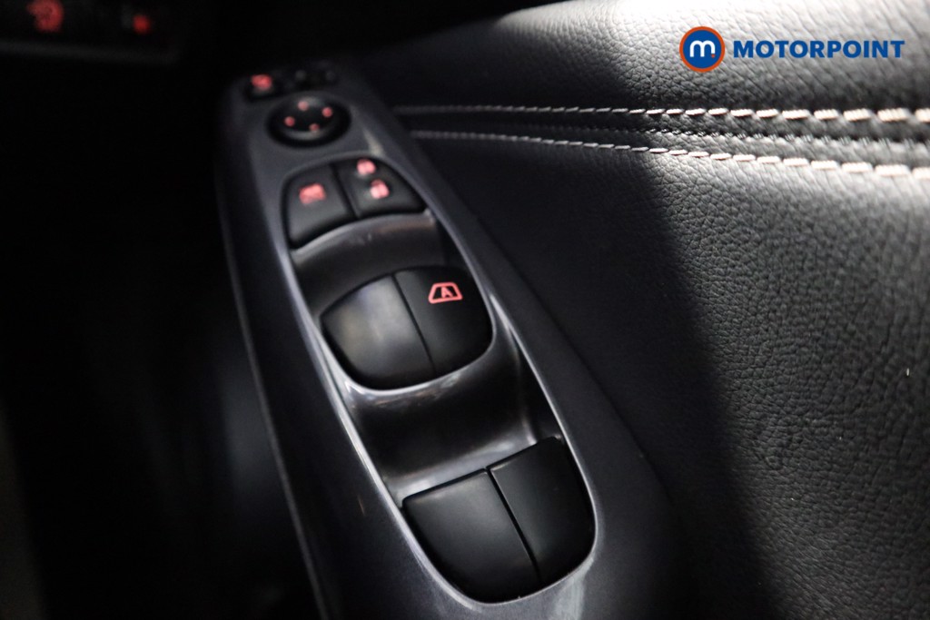 Nissan Juke N-Connecta Manual Petrol SUV - Stock Number (1566958) - 6th supplementary image