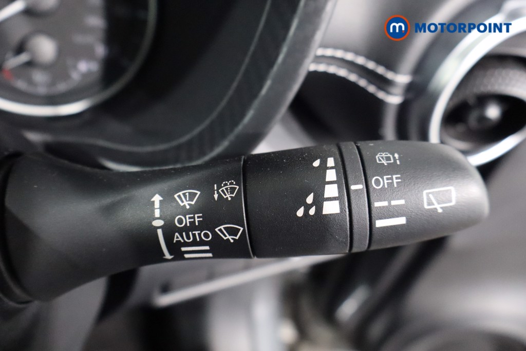 Nissan Juke N-Connecta Manual Petrol SUV - Stock Number (1566966) - 18th supplementary image