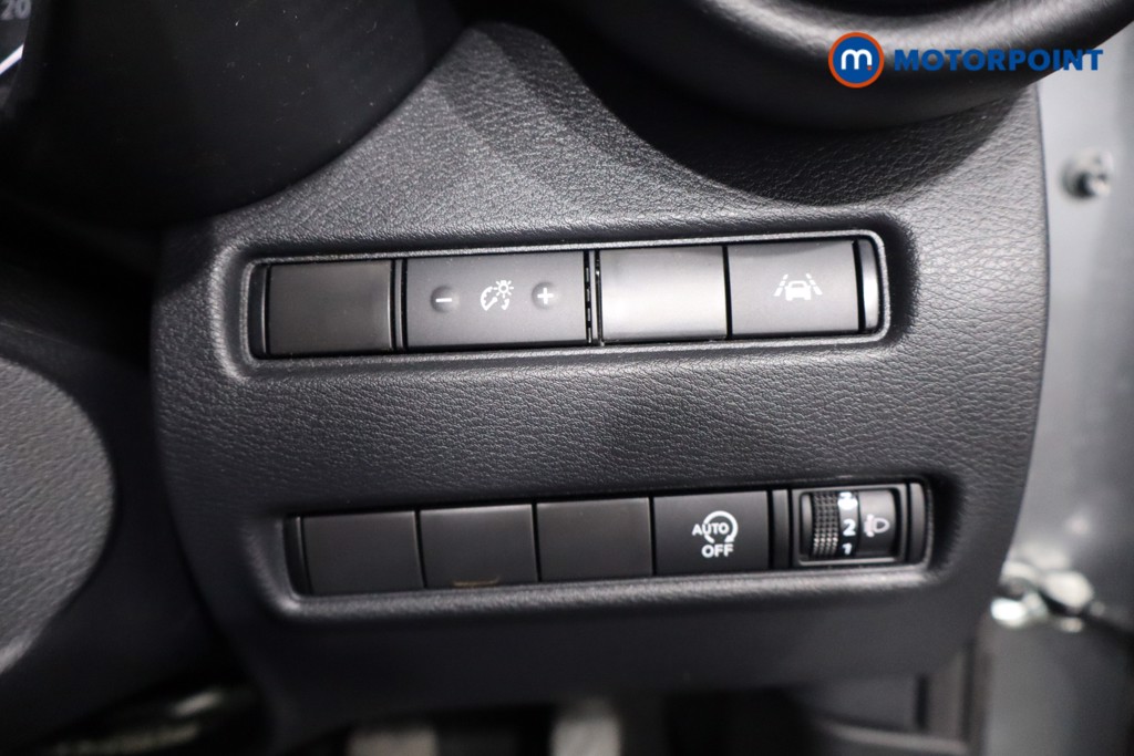 Nissan Juke N-Connecta Manual Petrol SUV - Stock Number (1566966) - 21st supplementary image