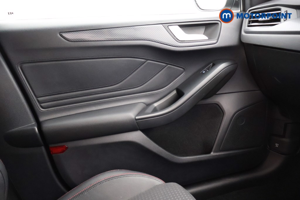 Ford Focus St-Line X Manual Petrol Hatchback - Stock Number (1569288) - 7th supplementary image