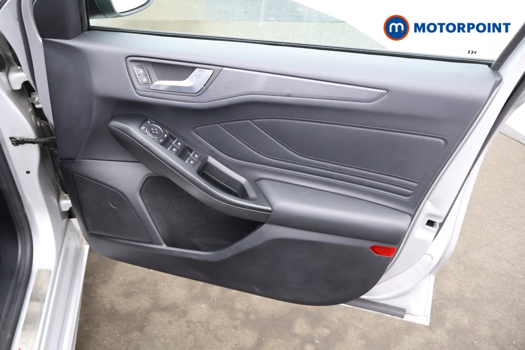 Ford Focus St-Line X Manual Petrol Hatchback - Stock Number (1569288) - 8th supplementary image
