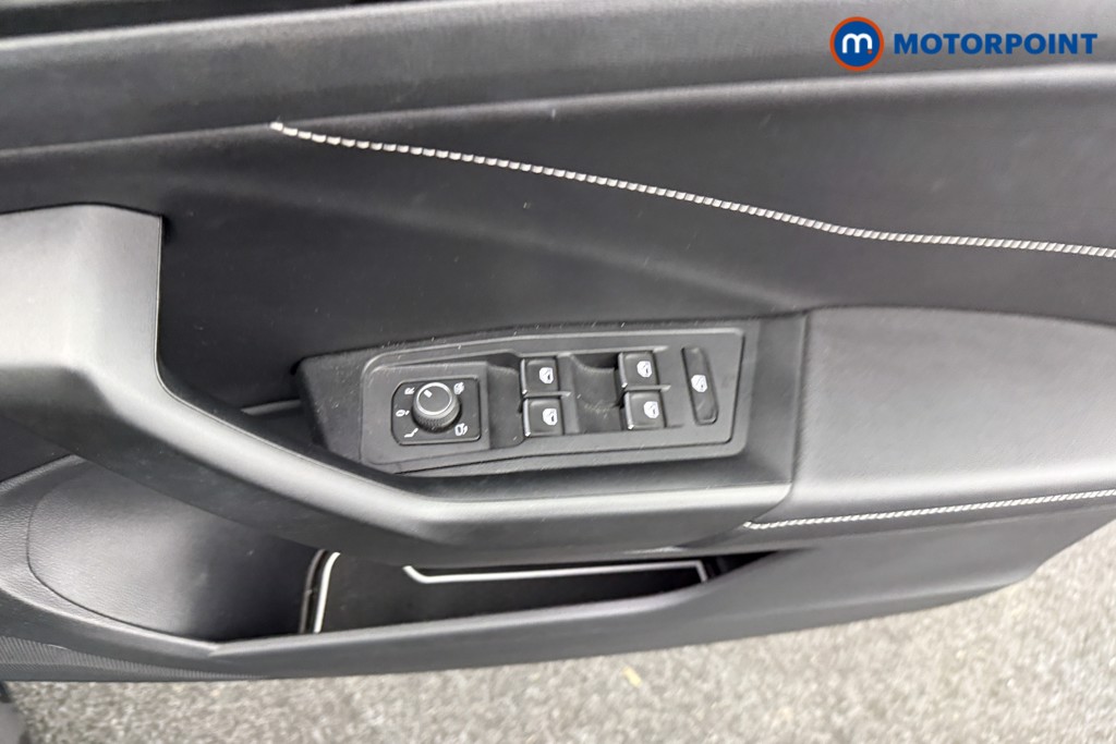 Volkswagen T-Roc R-Line Automatic Petrol SUV - Stock Number (1569482) - 17th supplementary image