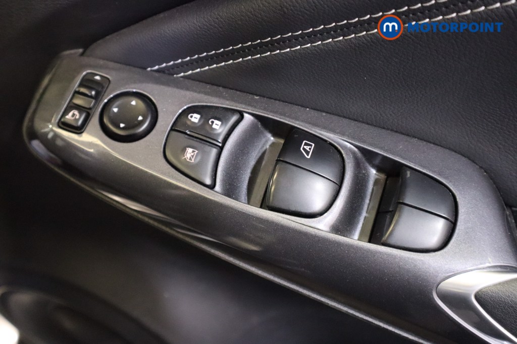 Nissan Juke N-Connecta Automatic Petrol SUV - Stock Number (1569834) - 9th supplementary image