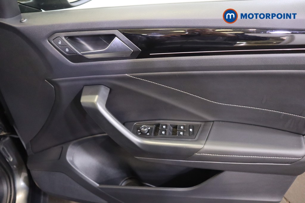Volkswagen T-Roc R-Line Automatic Petrol SUV - Stock Number (1570352) - 7th supplementary image