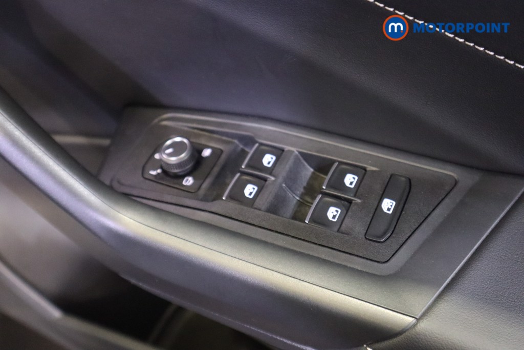 Volkswagen T-Roc R-Line Automatic Petrol SUV - Stock Number (1570352) - 9th supplementary image