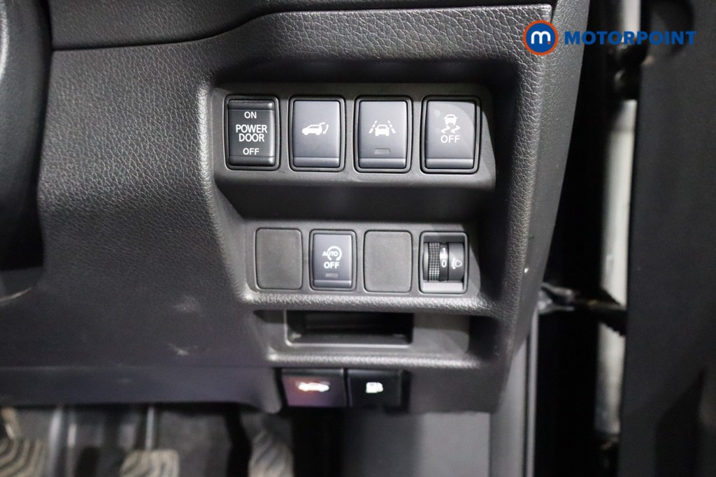 Nissan X-Trail N-Connecta Manual Diesel SUV - Stock Number (1538236) - 13th supplementary image