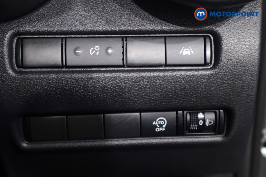 Nissan Juke N-Connecta Manual Petrol SUV - Stock Number (1566099) - 22nd supplementary image
