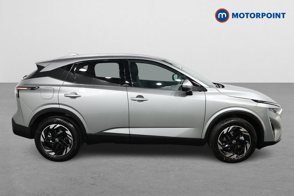 Nissan Qashqai N-Connecta Automatic Petrol SUV - Stock Number (1569568) - Drivers side