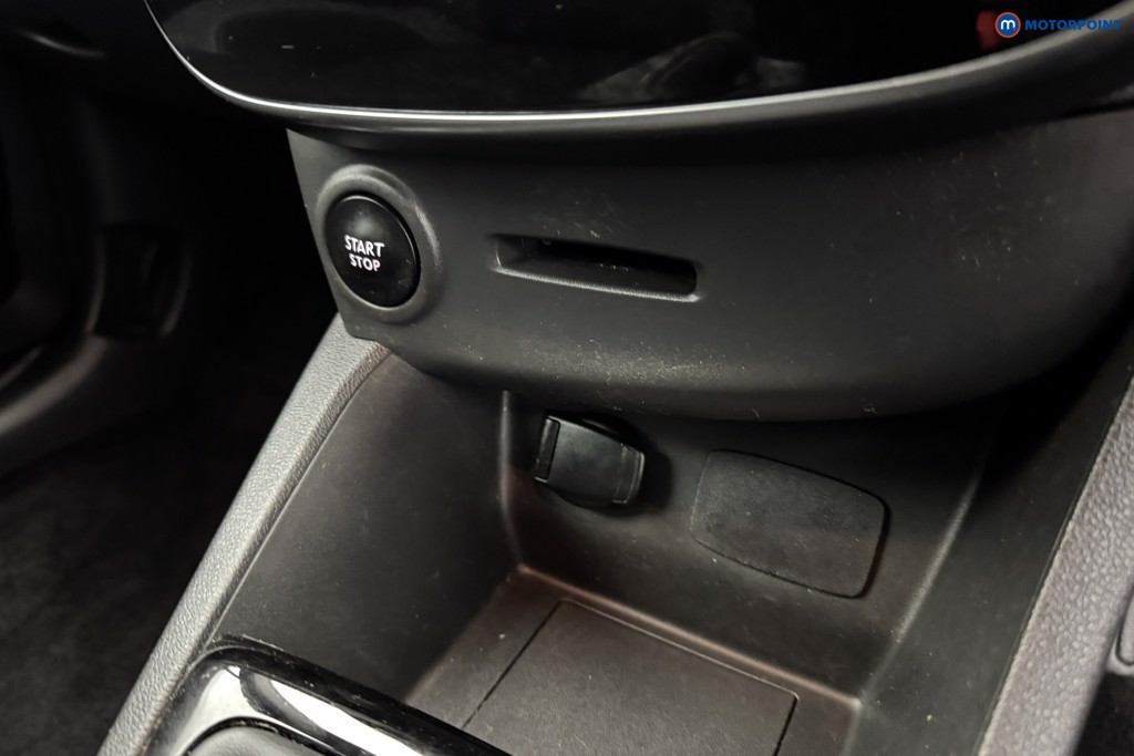 Renault Clio Iconic Manual Petrol Hatchback - Stock Number (1551555) - 14th supplementary image