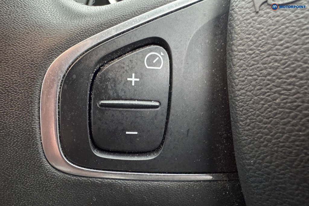 Renault Clio Iconic Manual Petrol Hatchback - Stock Number (1551555) - 17th supplementary image