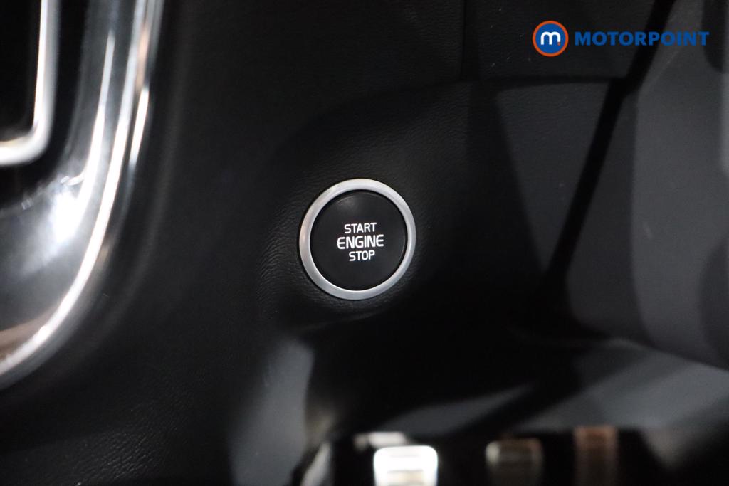 Volvo Xc40 R Design Manual Petrol SUV - Stock Number (1555085) - 4th supplementary image