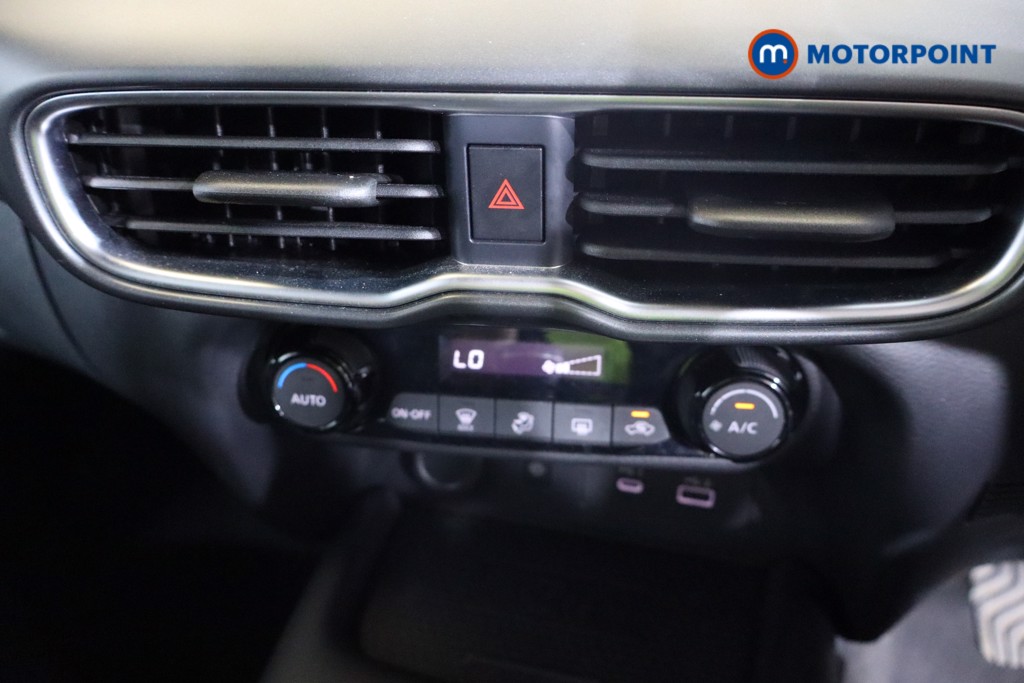 Nissan Juke N-Connecta Manual Petrol SUV - Stock Number (1563451) - 11th supplementary image