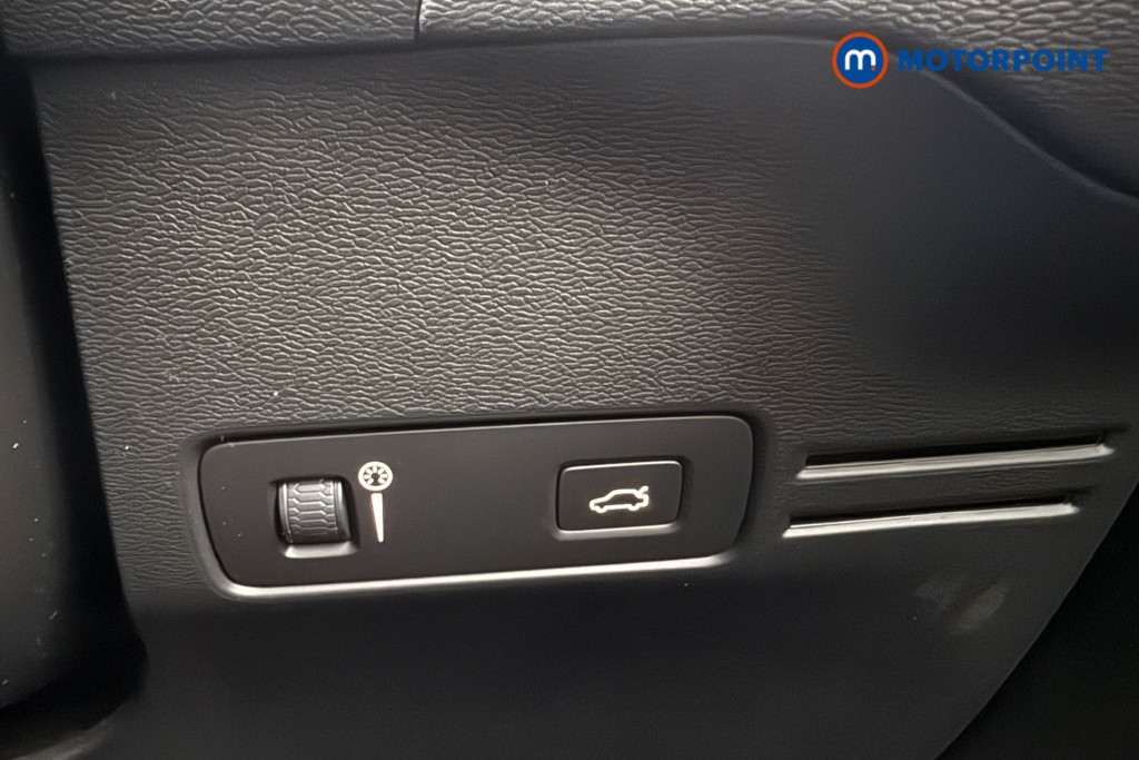 Volvo Xc40 R Design Pro Automatic Petrol SUV - Stock Number (1563573) - 13th supplementary image