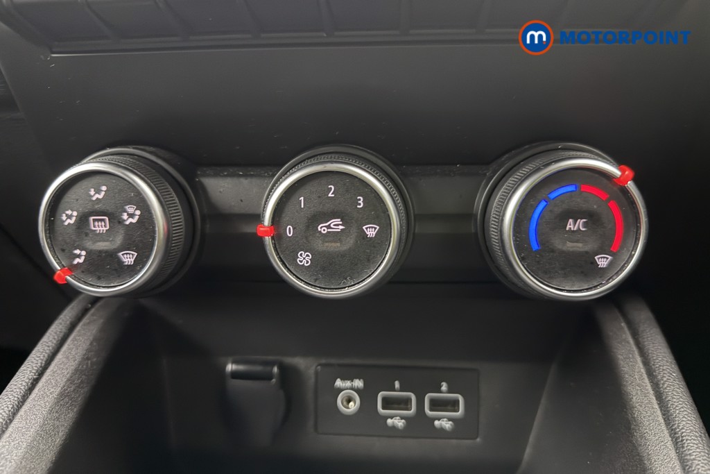 Renault Clio Iconic Manual Petrol Hatchback - Stock Number (1564835) - 16th supplementary image