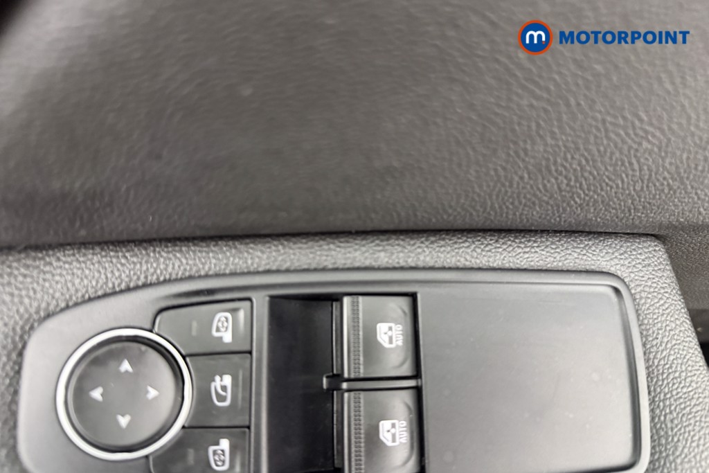Renault Clio Iconic Manual Petrol Hatchback - Stock Number (1564835) - 19th supplementary image