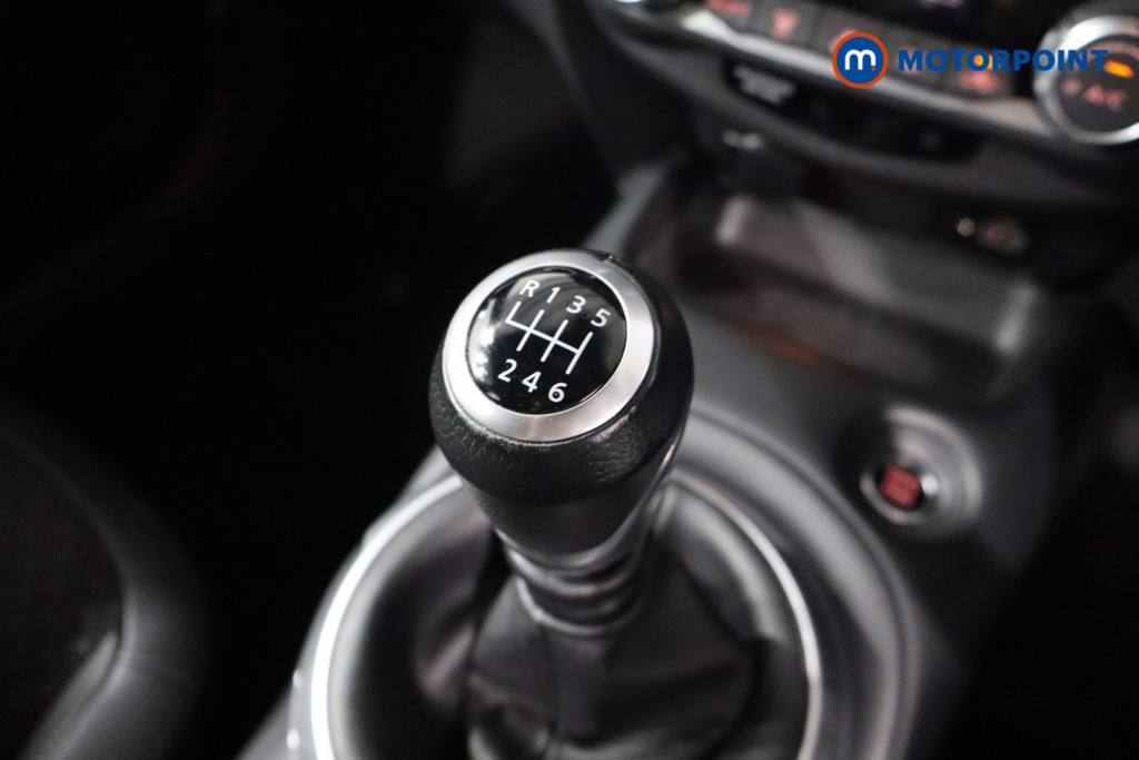 Nissan Juke N-Connecta Manual Petrol SUV - Stock Number (1566088) - 19th supplementary image