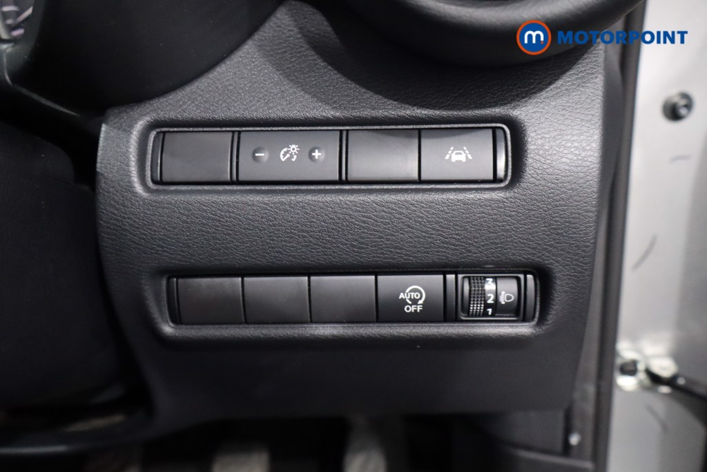 Nissan Juke N-Connecta Manual Petrol SUV - Stock Number (1566088) - 22nd supplementary image