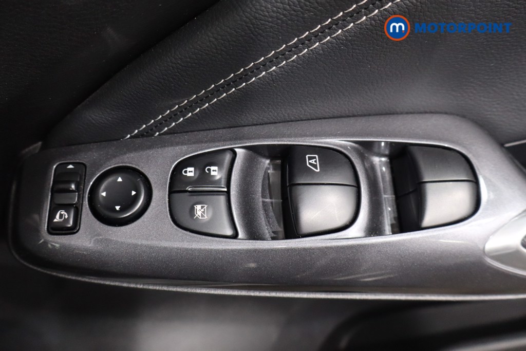 Nissan Juke N-Connecta Manual Petrol SUV - Stock Number (1566088) - 23rd supplementary image