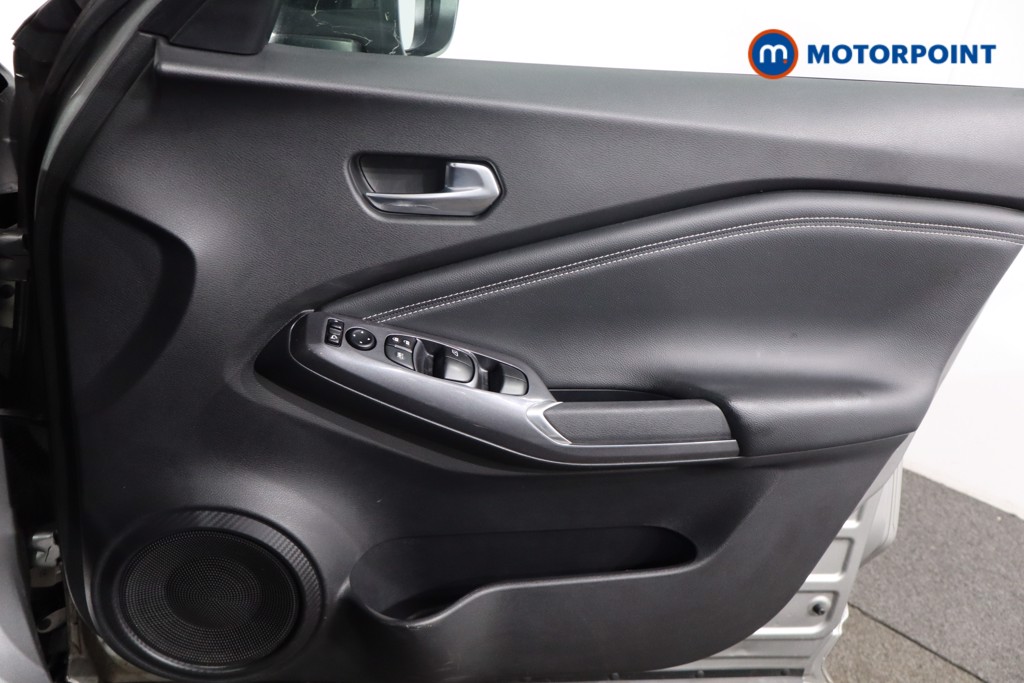 Nissan Juke N-Connecta Manual Petrol SUV - Stock Number (1566088) - 24th supplementary image