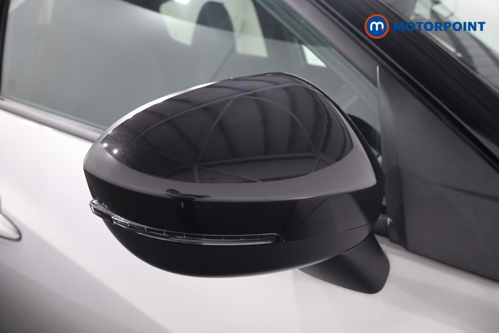 Nissan Juke N-Connecta Manual Petrol SUV - Stock Number (1566088) - 27th supplementary image