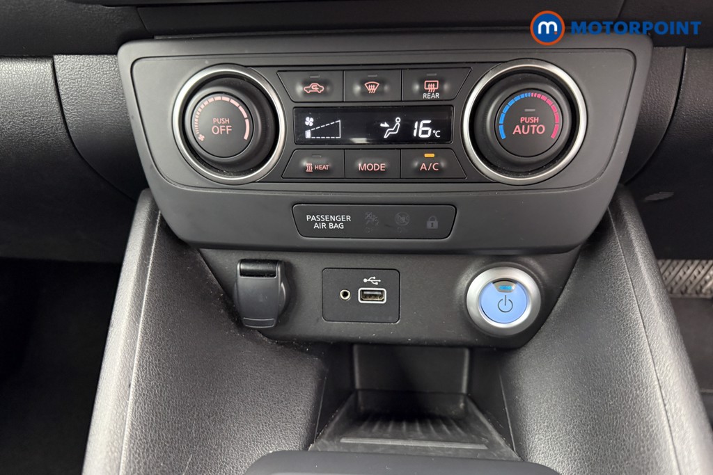 Nissan Leaf Acenta Automatic Electric Hatchback - Stock Number (1566939) - 9th supplementary image