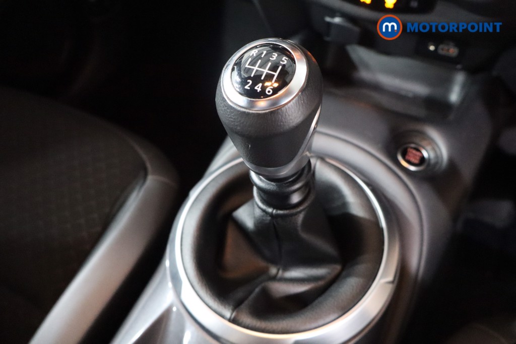 Nissan Juke N-Connecta Manual Petrol SUV - Stock Number (1566957) - 14th supplementary image