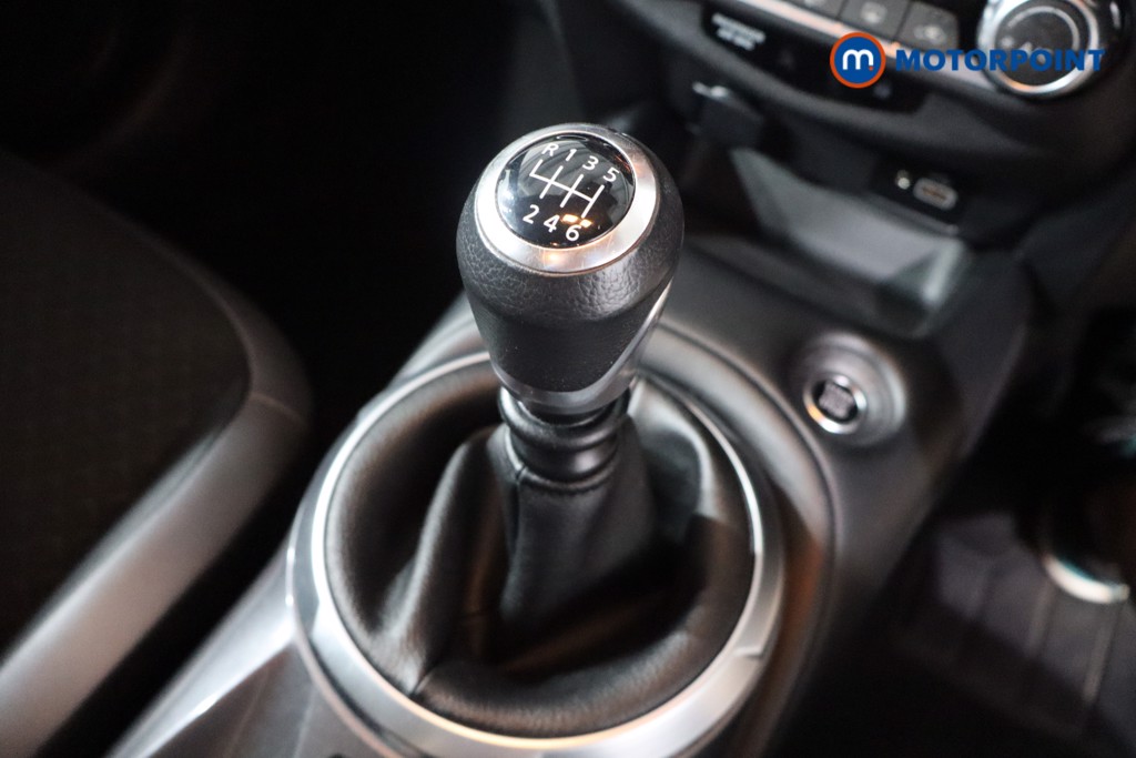 Nissan Juke N-Connecta Manual Petrol SUV - Stock Number (1566982) - 14th supplementary image