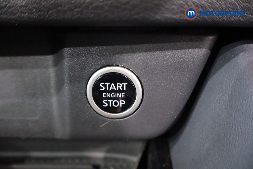 Nissan Qashqai Tekna Manual Petrol SUV - Stock Number (1567371) - 13th supplementary image