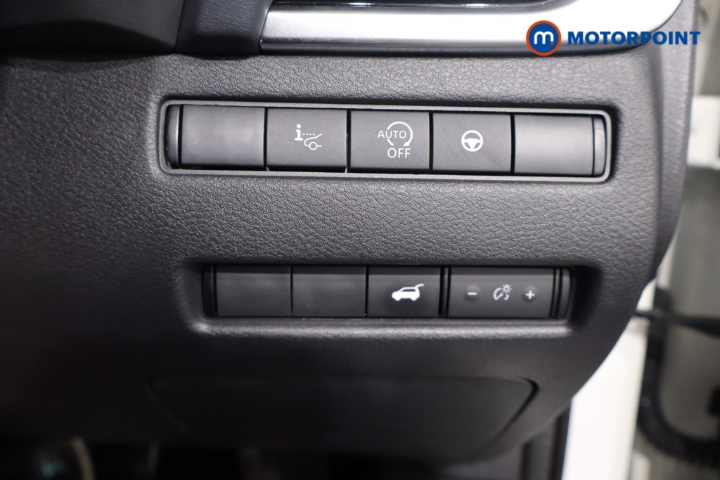 Nissan Qashqai Tekna Manual Petrol SUV - Stock Number (1567371) - 17th supplementary image