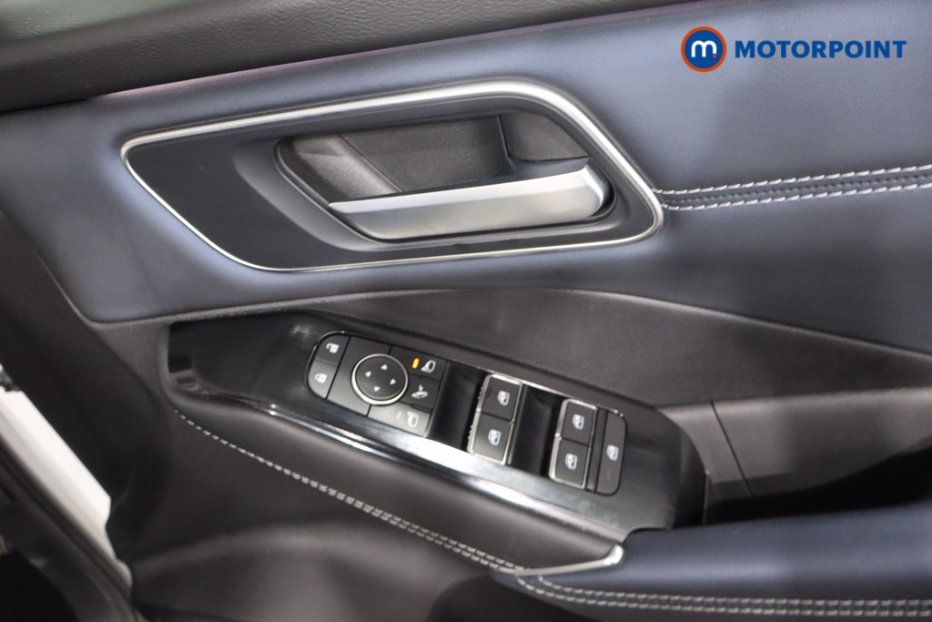 Nissan Qashqai Tekna Manual Petrol SUV - Stock Number (1567371) - 23rd supplementary image