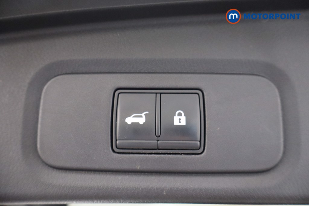 Nissan Qashqai Tekna Manual Petrol SUV - Stock Number (1567371) - 38th supplementary image