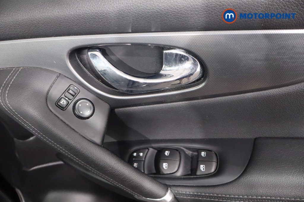 Nissan Qashqai Tekna Manual Petrol SUV - Stock Number (1568892) - 23rd supplementary image