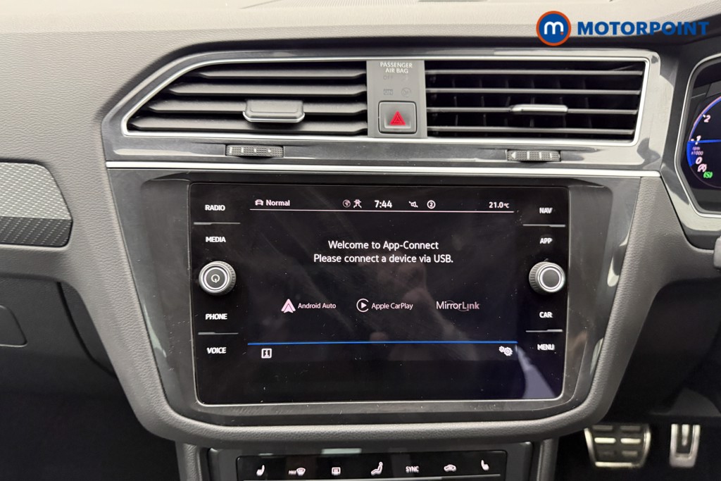 Volkswagen Tiguan R-Line Automatic Petrol SUV - Stock Number (1569247) - 2nd supplementary image