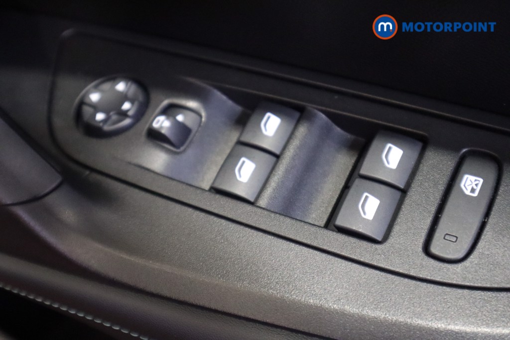 Peugeot 2008 Allure Premium Manual Petrol SUV - Stock Number (1569653) - 9th supplementary image