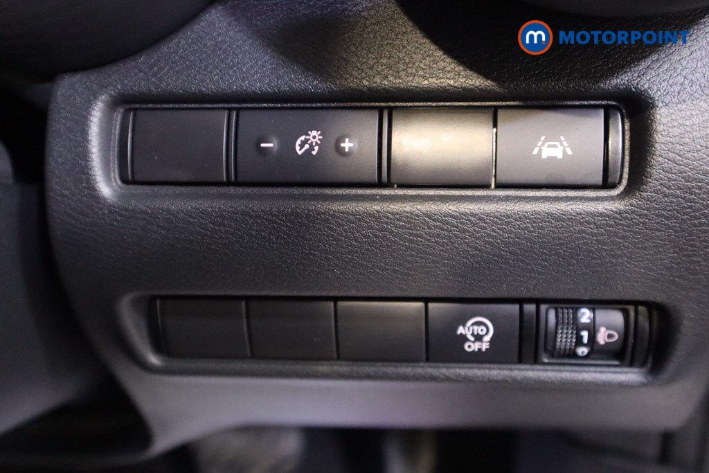Nissan Juke N-Connecta Automatic Petrol SUV - Stock Number (1569831) - 9th supplementary image