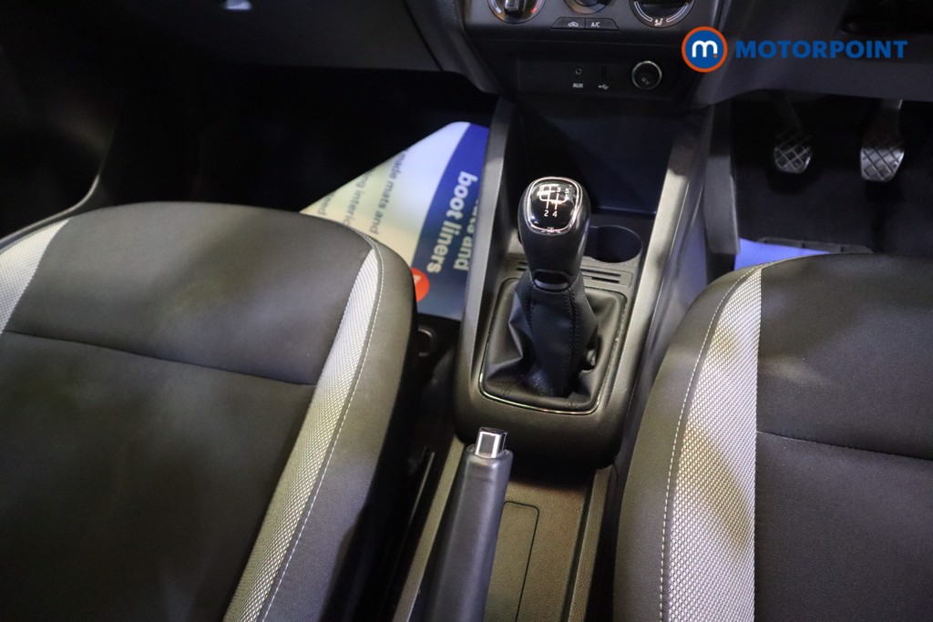 Skoda Fabia Colour Edition Manual Petrol Hatchback - Stock Number (1570238) - 6th supplementary image