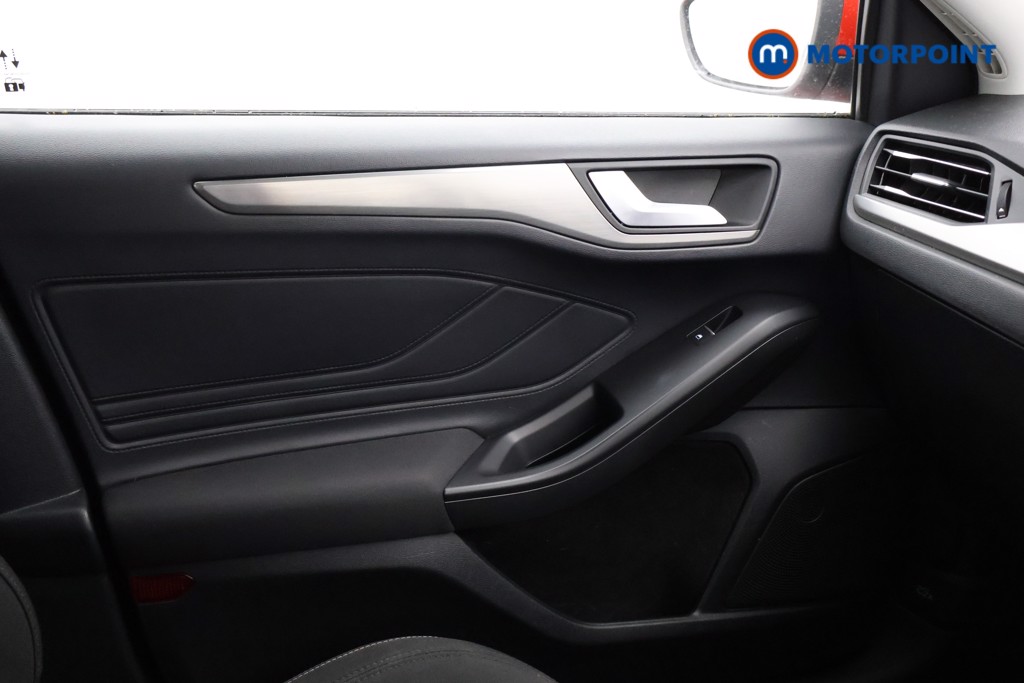 Ford Focus Titanium Manual Petrol Hatchback - Stock Number (1559468) - 7th supplementary image