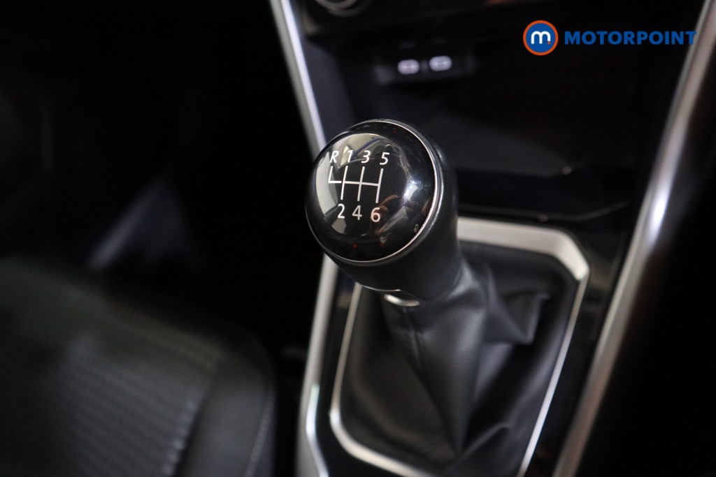 Volkswagen T-Roc Active Manual Petrol SUV - Stock Number (1563261) - 9th supplementary image