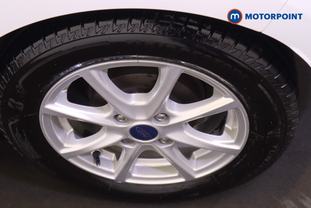 Ford Fiesta Zetec Manual Petrol Hatchback - Stock Number (1565032) - 9th supplementary image