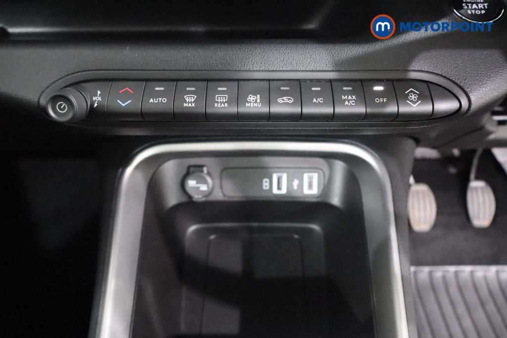 Jeep Avenger Altitude Manual Petrol SUV - Stock Number (1565165) - 4th supplementary image