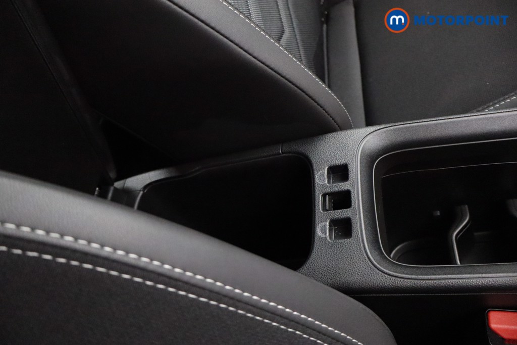 Jeep Avenger Altitude Manual Petrol SUV - Stock Number (1565189) - 8th supplementary image