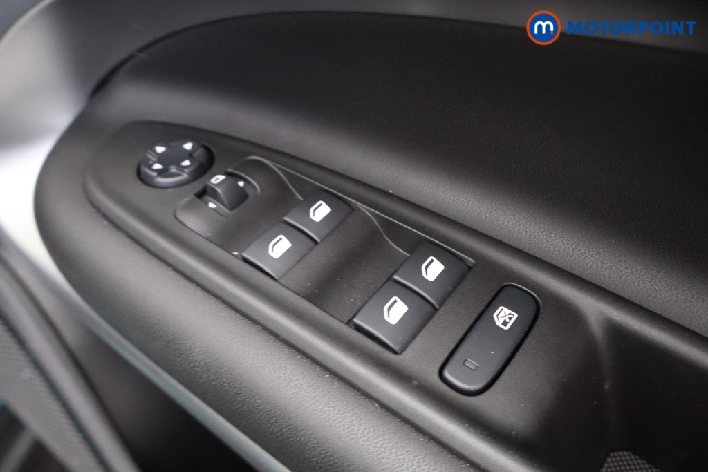 Jeep Avenger Altitude Manual Petrol SUV - Stock Number (1565189) - 19th supplementary image